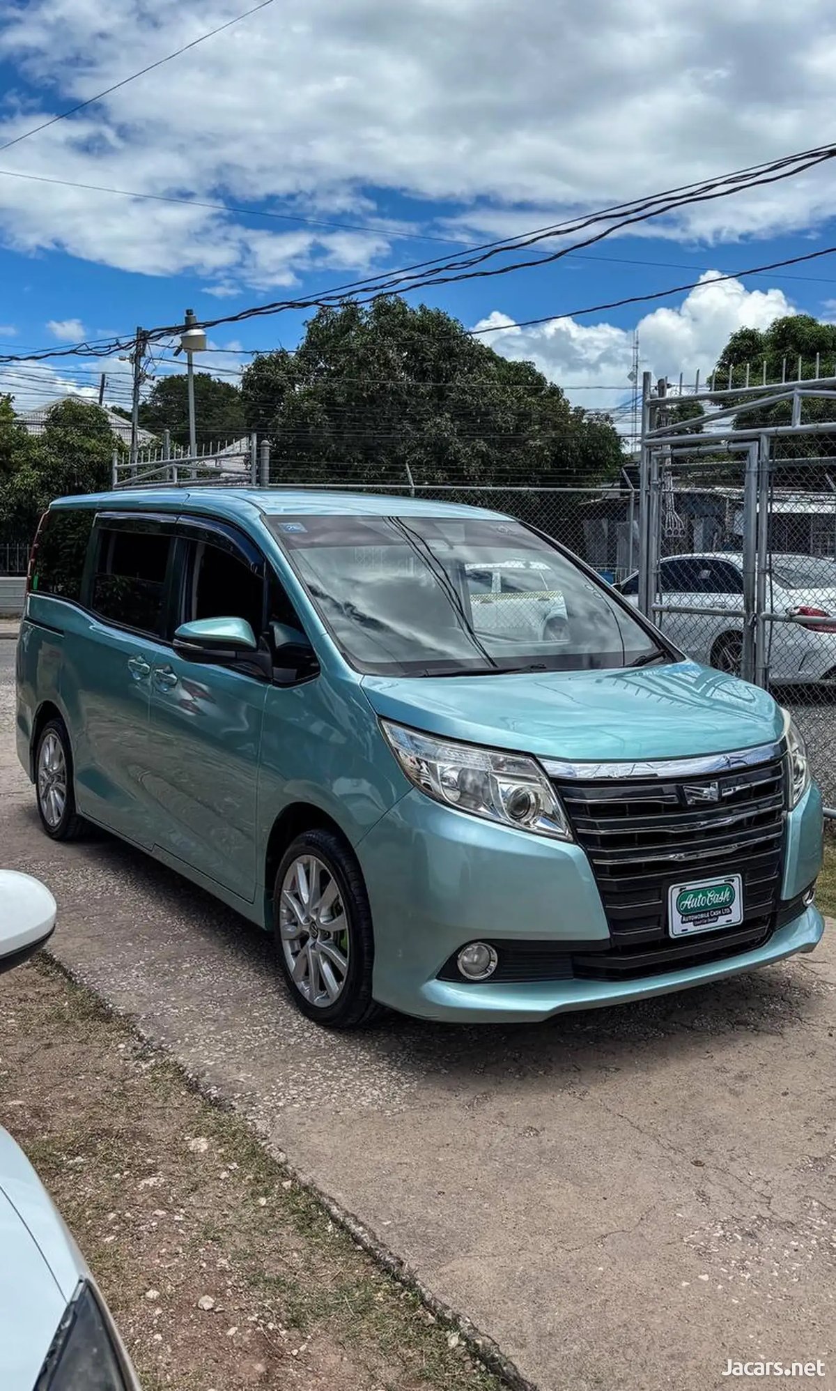 2016 TOYOTA Noah