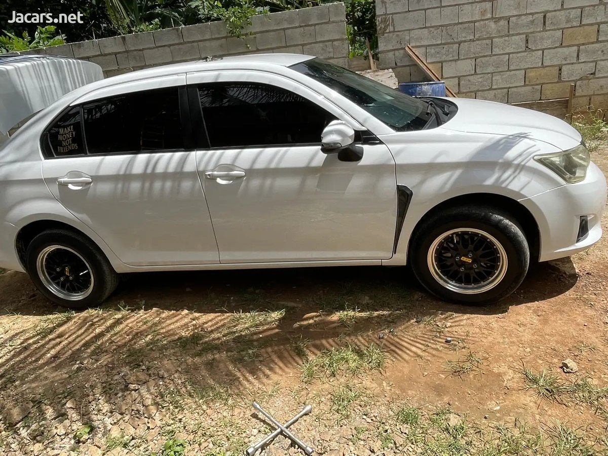 2013 TOYOTA Axio