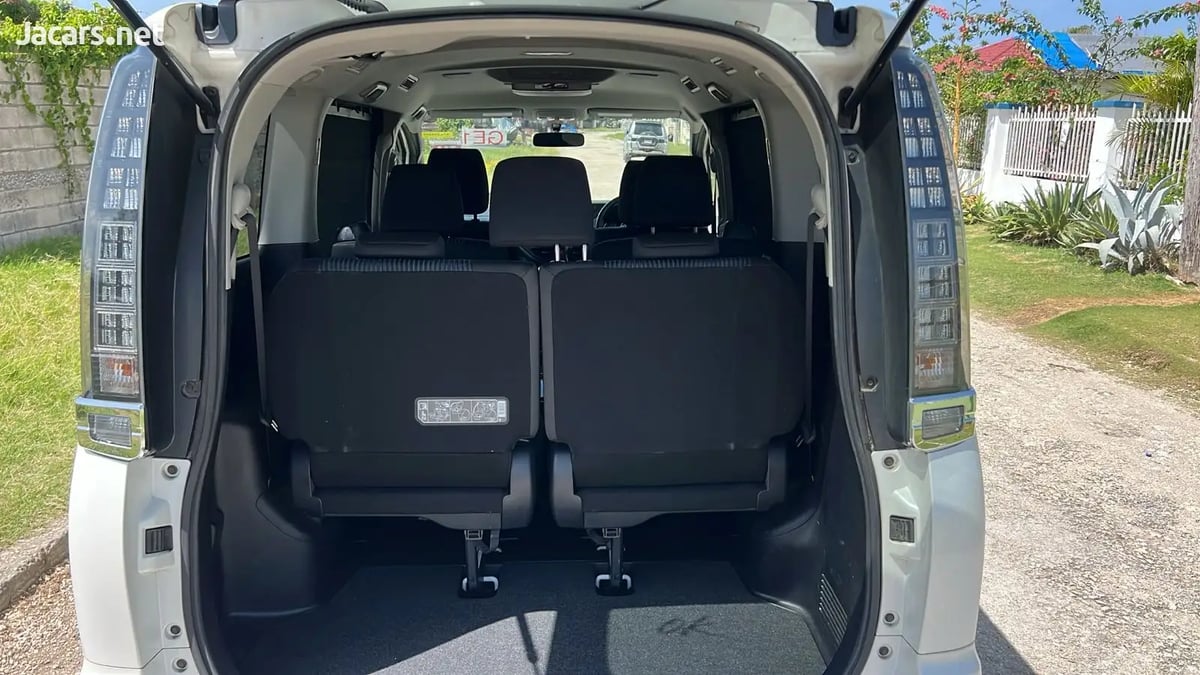 2015 TOYOTA Voxy