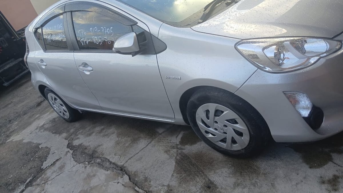 2017 TOYOTA Aqua Hybrid