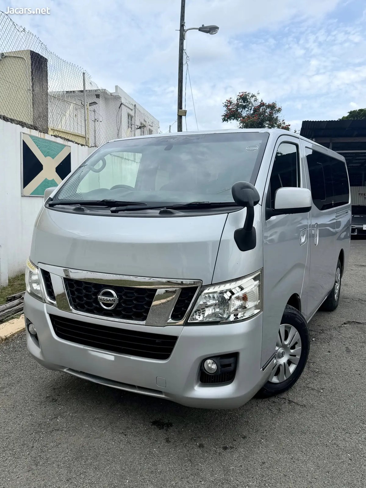 2016 NISSAN Caravan