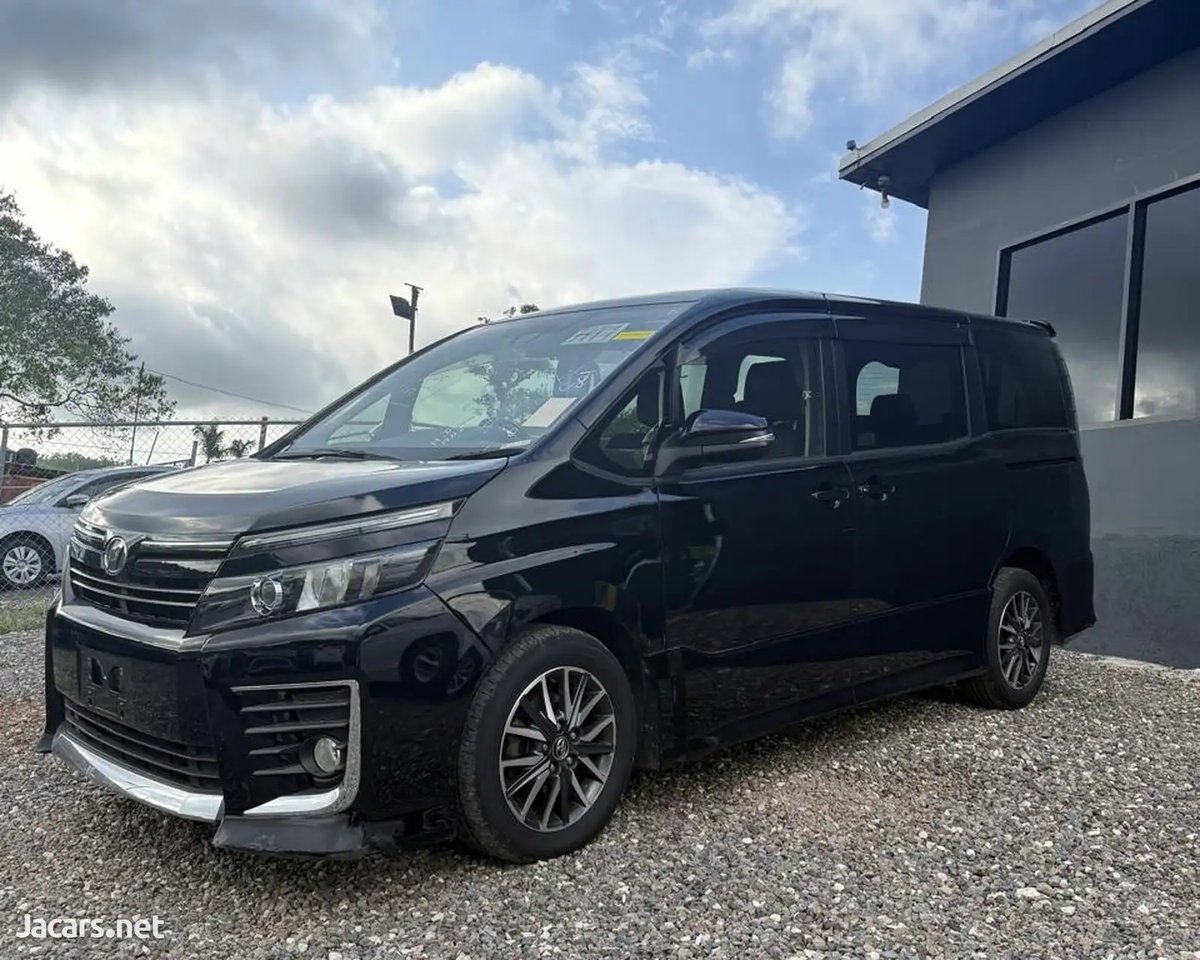 2016 TOYOTA Voxy