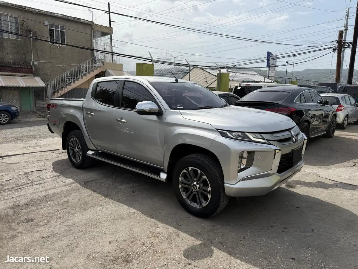 2021 MITSUBISHI L200