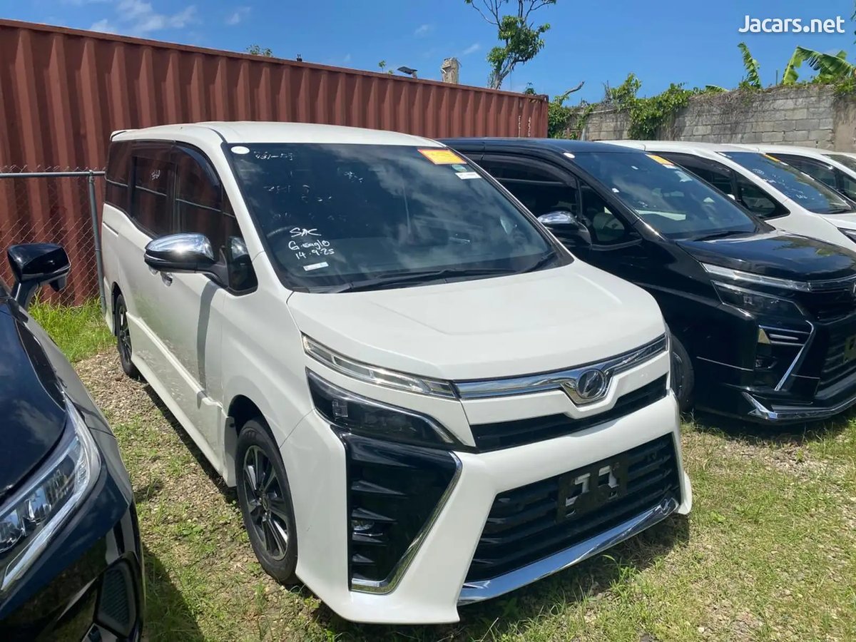 2020 TOYOTA Voxy