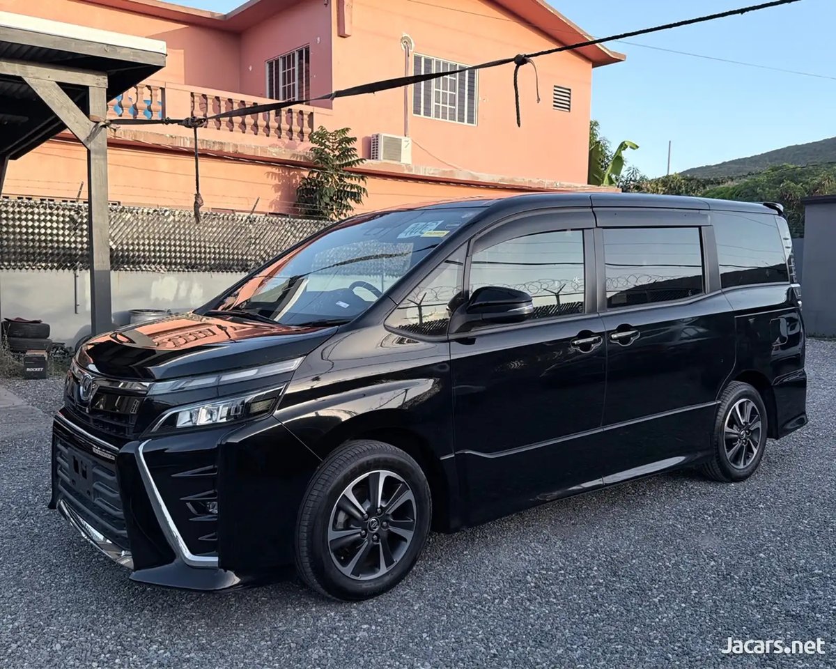 2020 TOYOTA Voxy