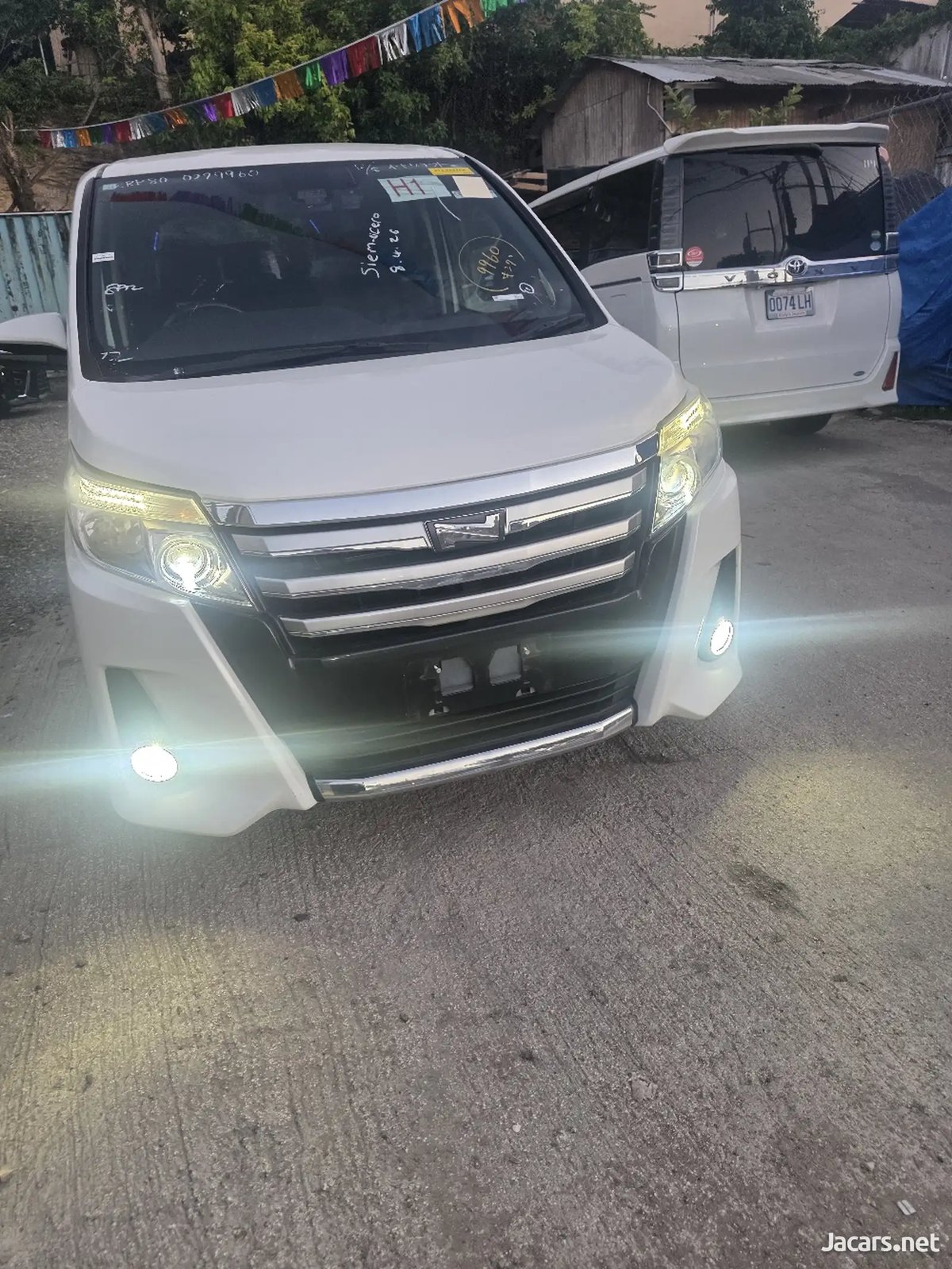2016 TOYOTA Noah