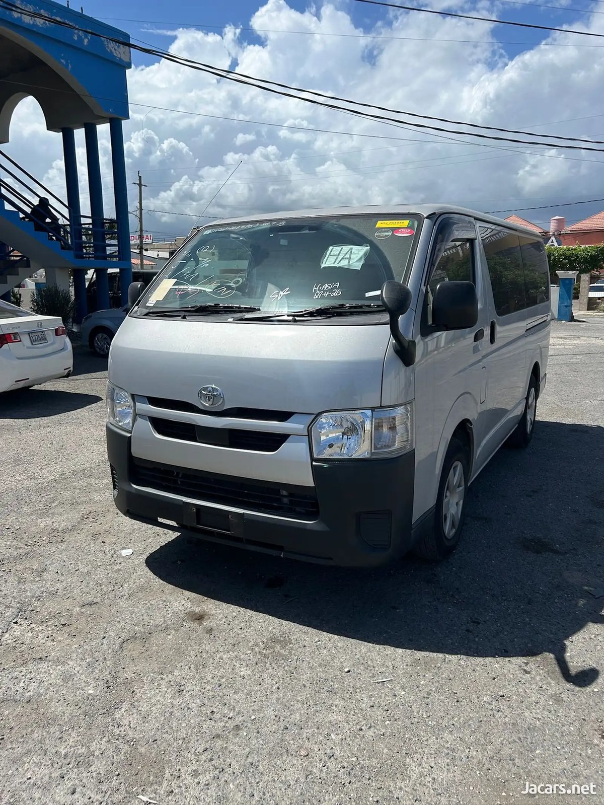 2022 TOYOTA Hiace