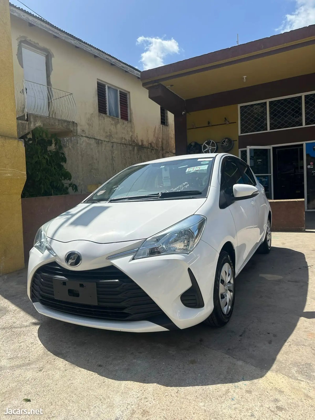 2018 TOYOTA Vitz