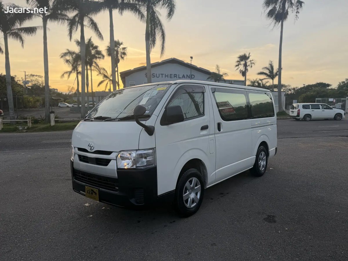 2022 TOYOTA Hiace