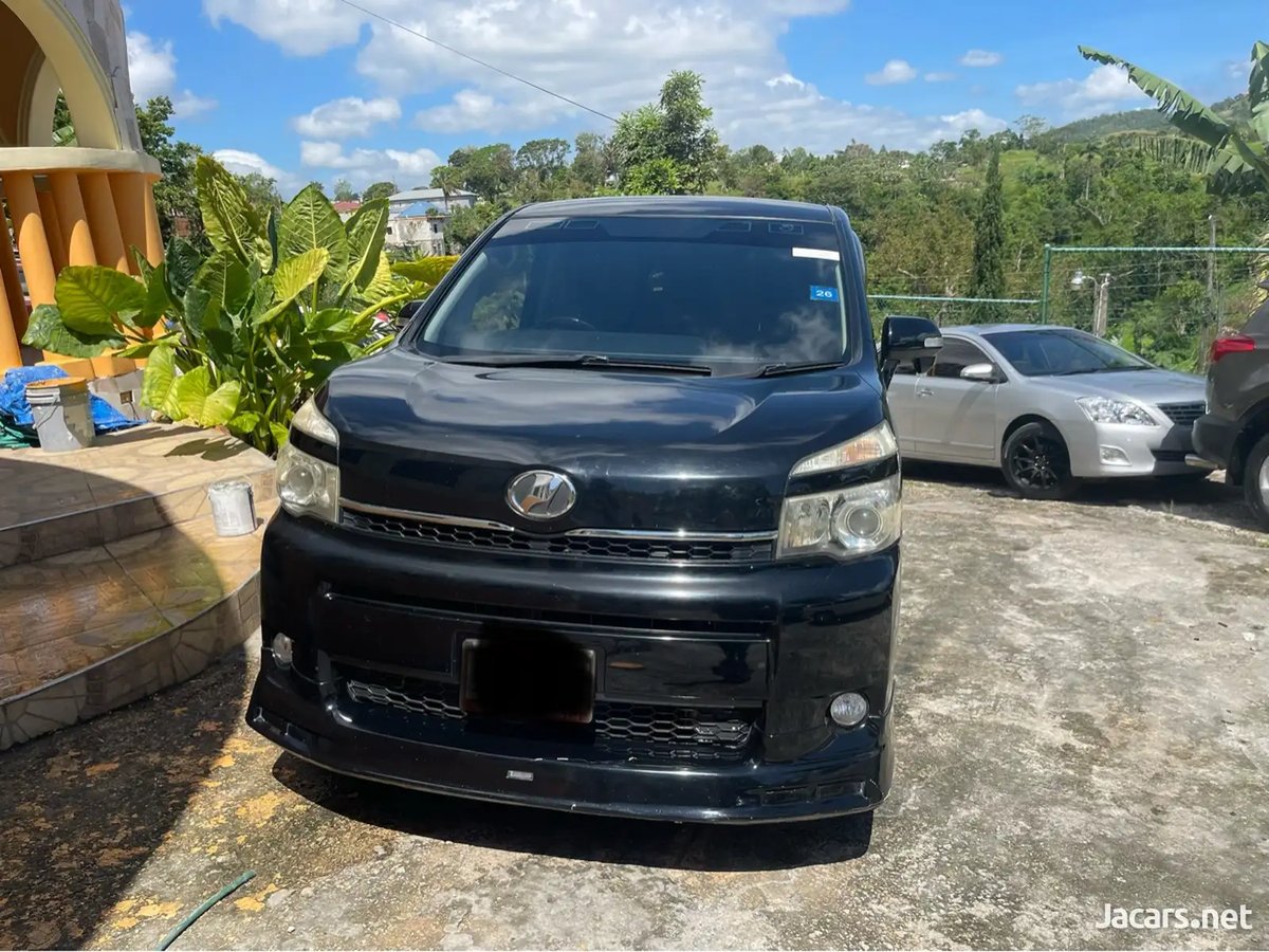 2013 TOYOTA Voxy