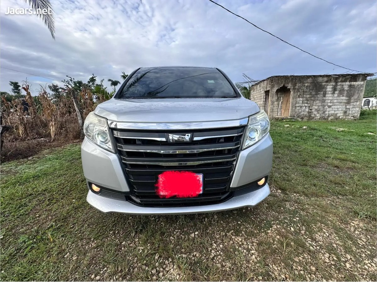 2014 TOYOTA Noah