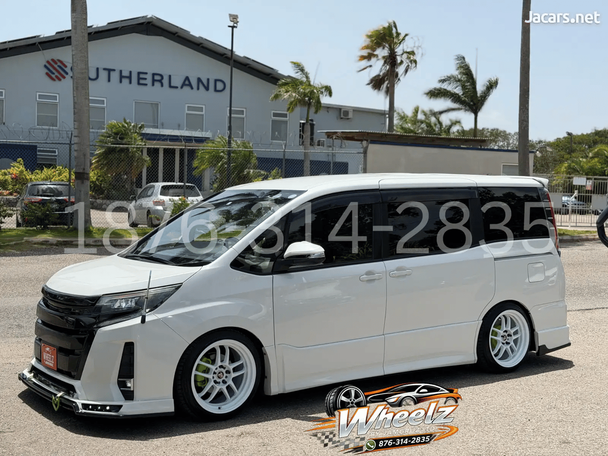 2018 TOYOTA Noah