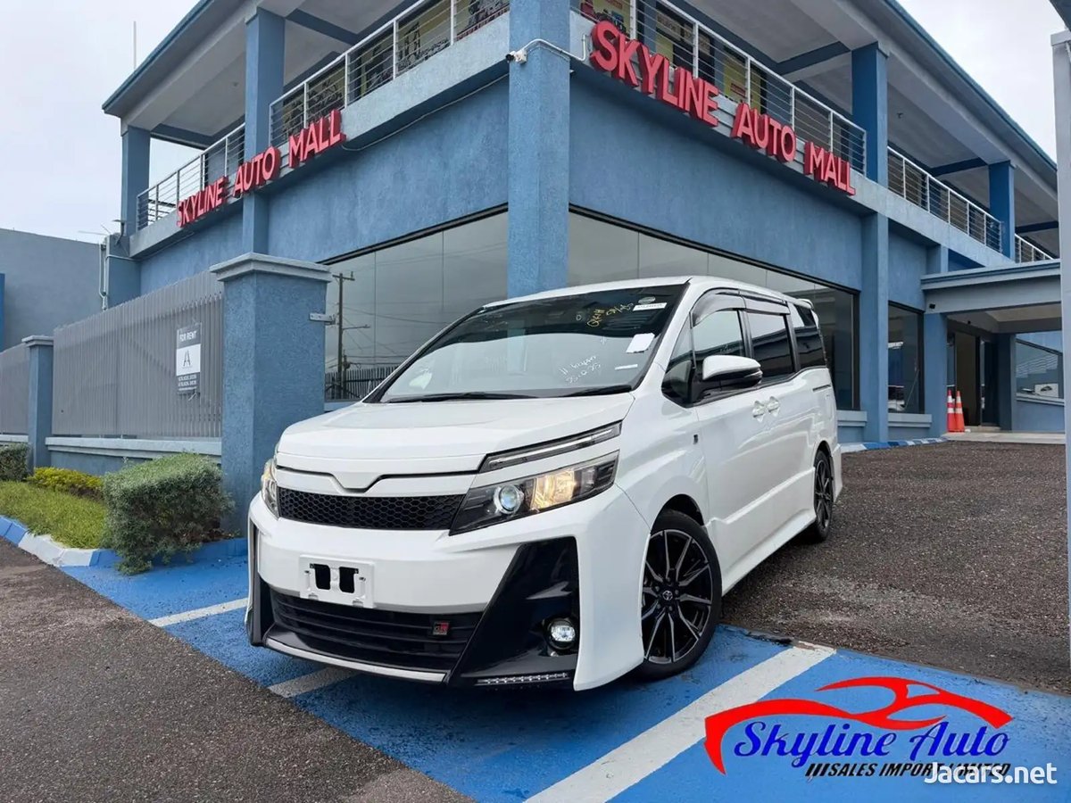 2017 TOYOTA Voxy
