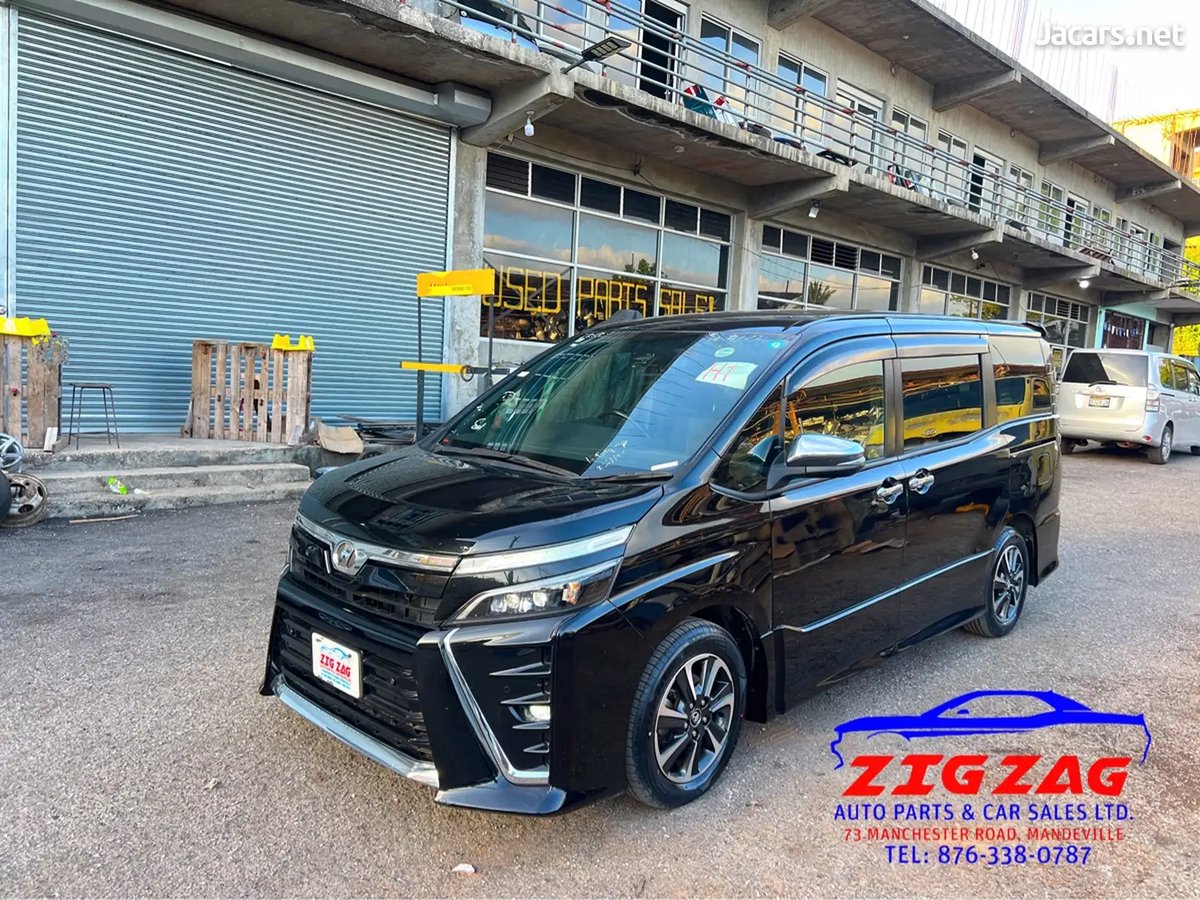 2019 TOYOTA Voxy