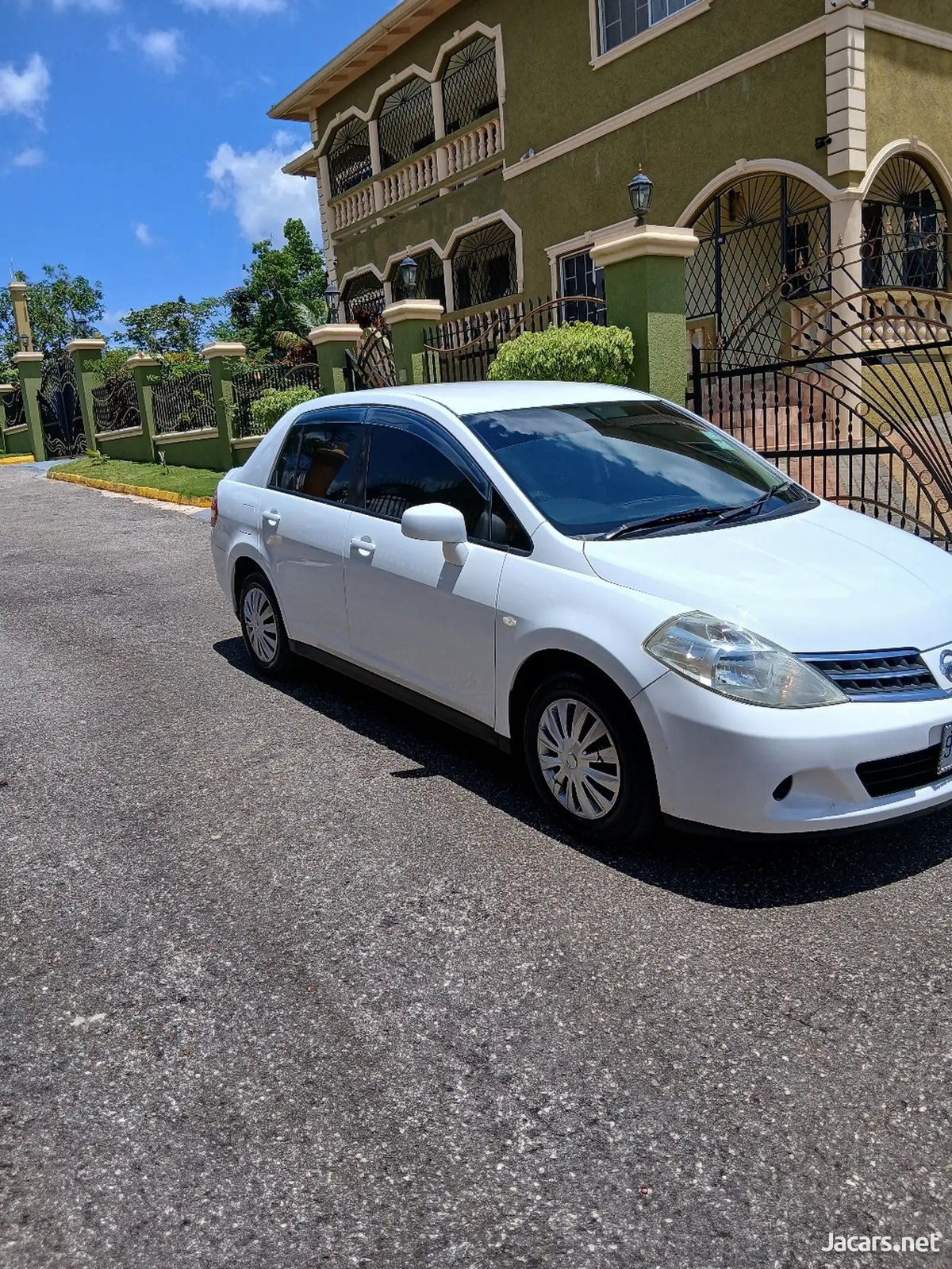 2011 NISSAN Tiida
