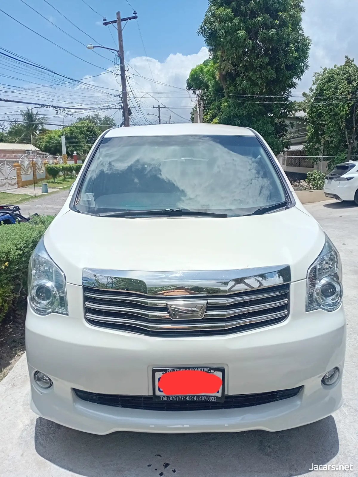 2013 TOYOTA Noah.