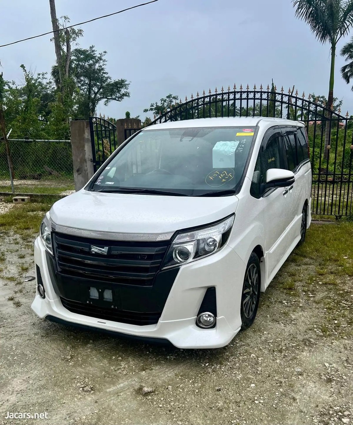 2016 TOYOTA Noah