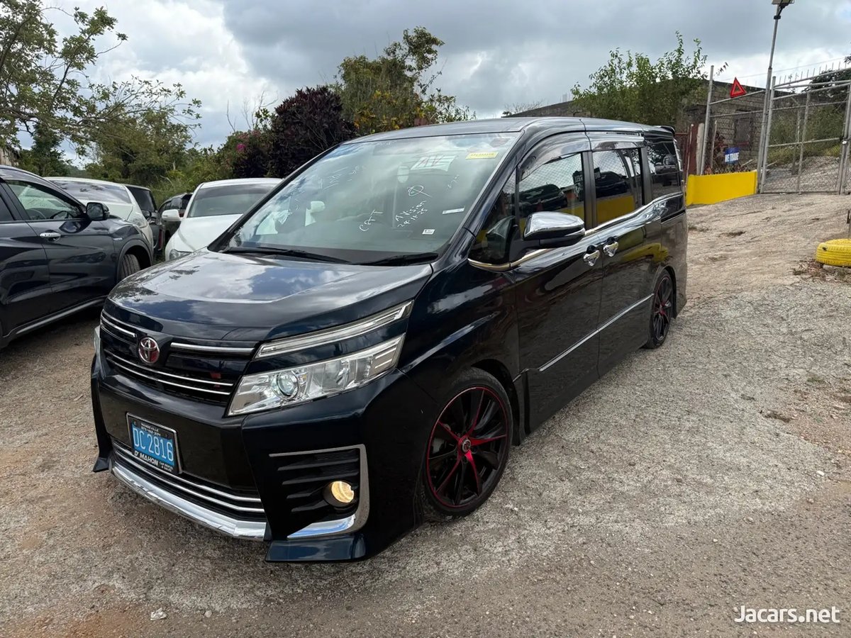 TOYOTA voxy