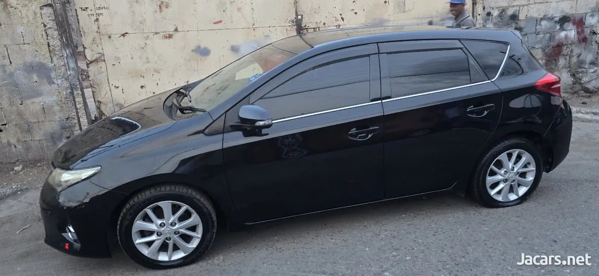 2013 TOYOTA AURIS