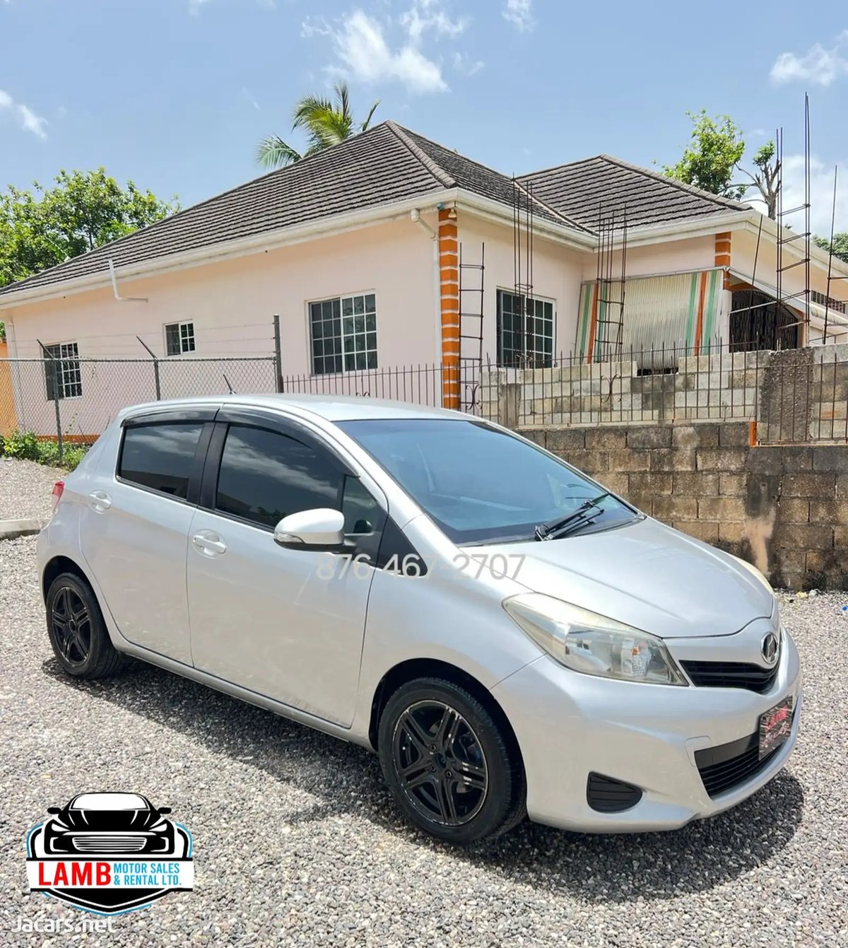 2013 TOYOTA Vitz