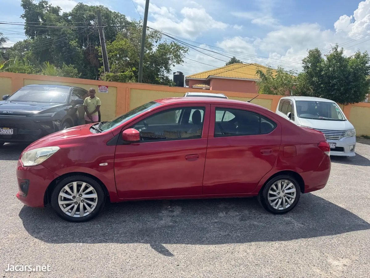 2020 MITSUBISHI Attrage
