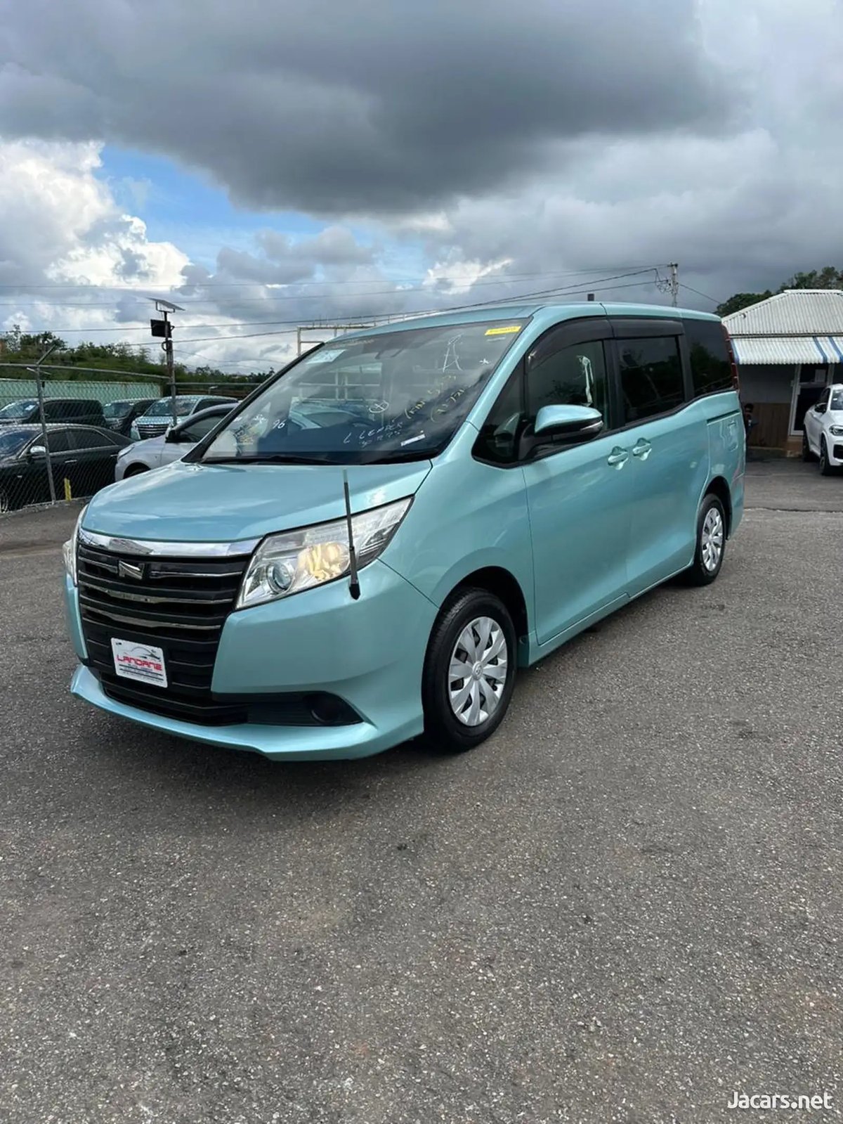 TOYOTA Noah
