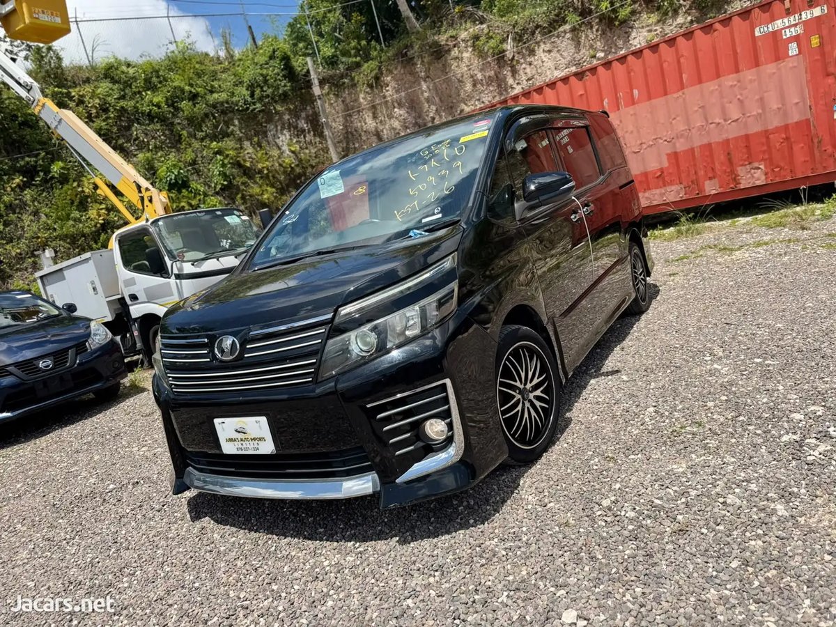 2014 TOYOTA Voxy