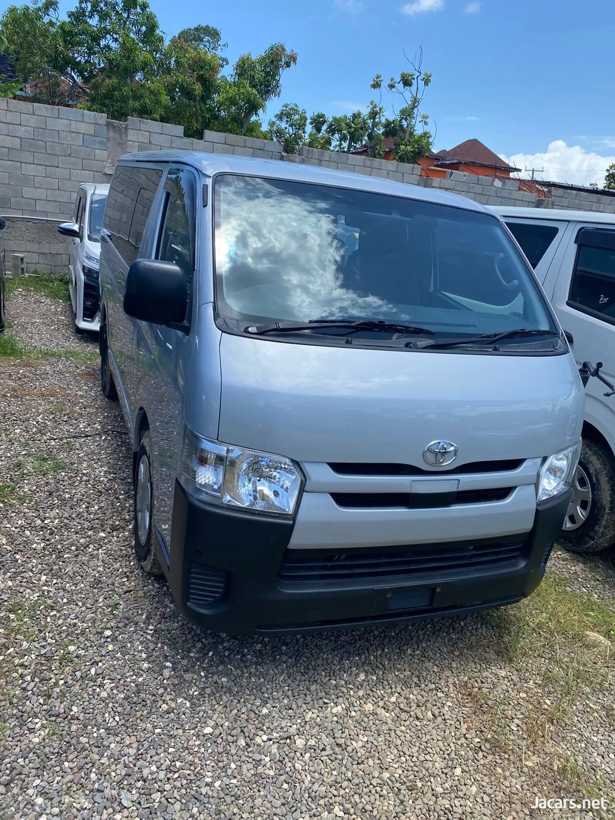 2020 TOYOTA Hiace