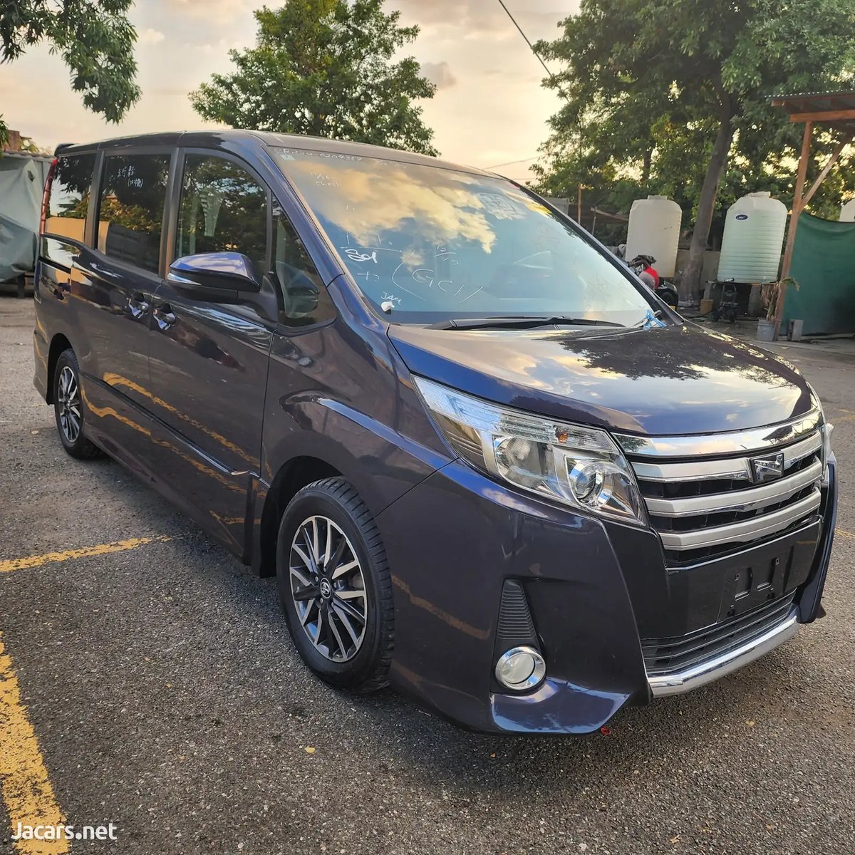 2016 TOYOTA Noah