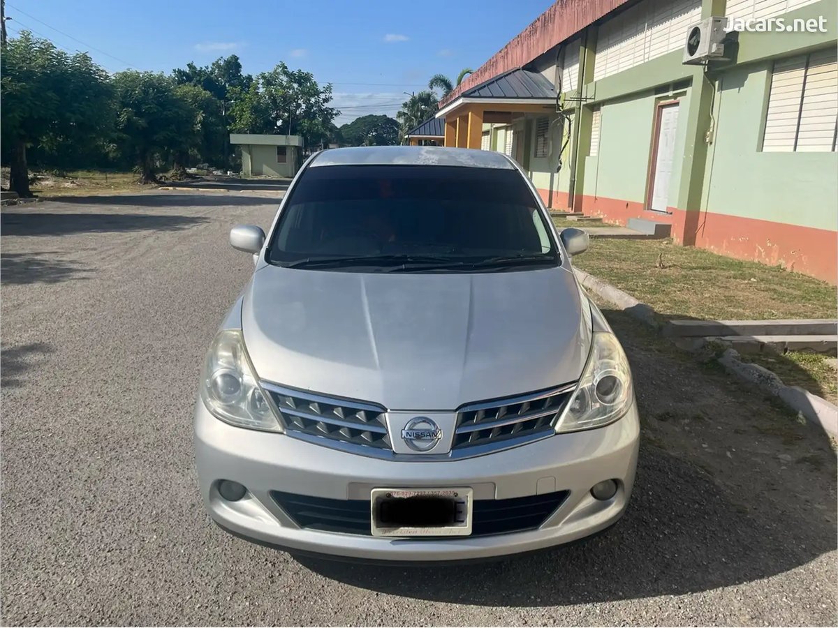 2011 NISSAN Tiida