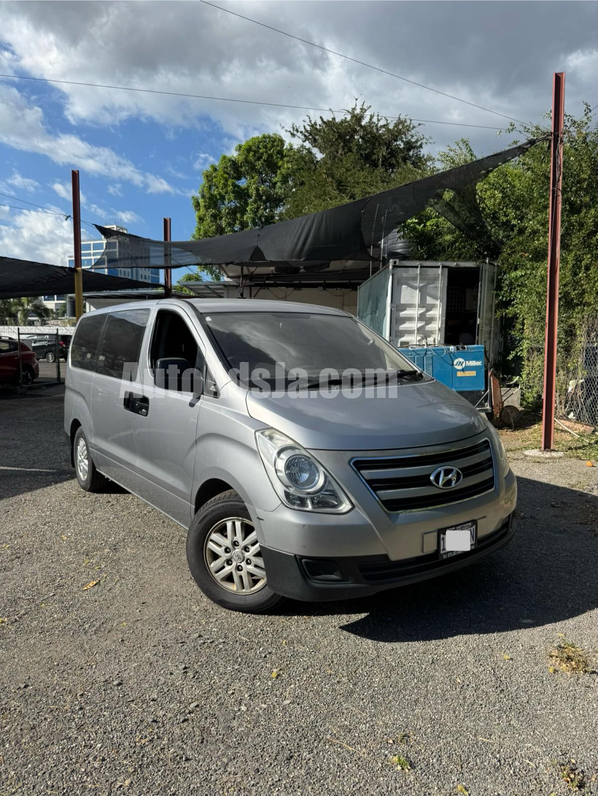 2017 HYUNDAI H1