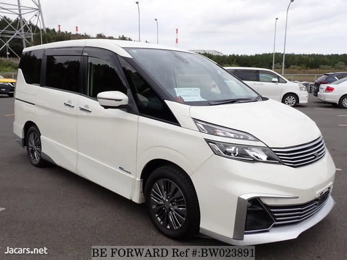 2017 NISSAN Serena