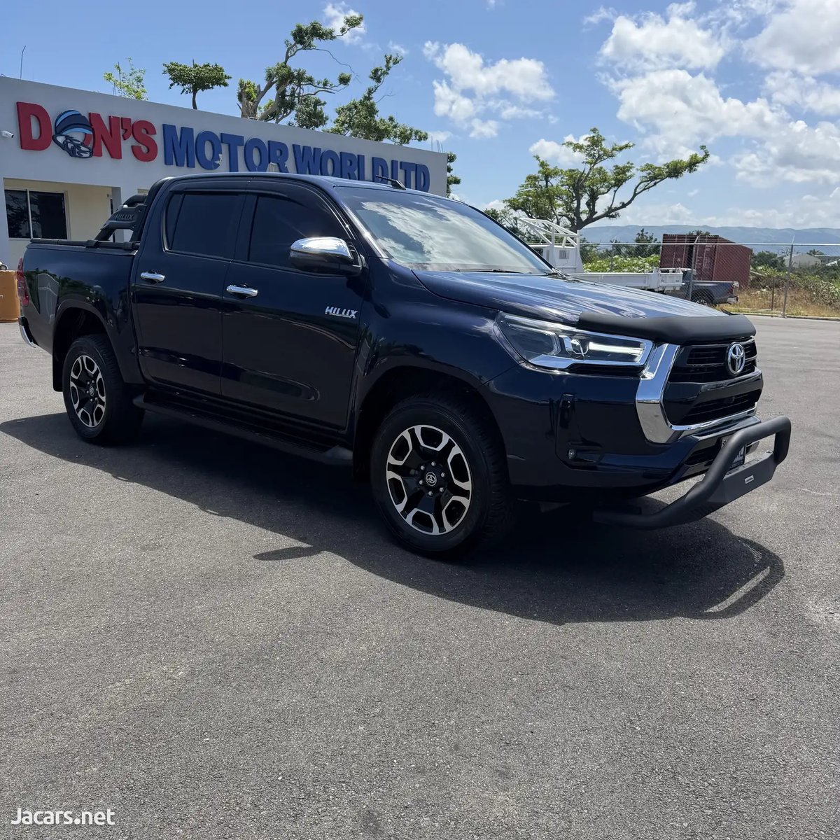2025 TOYOTA Hilux