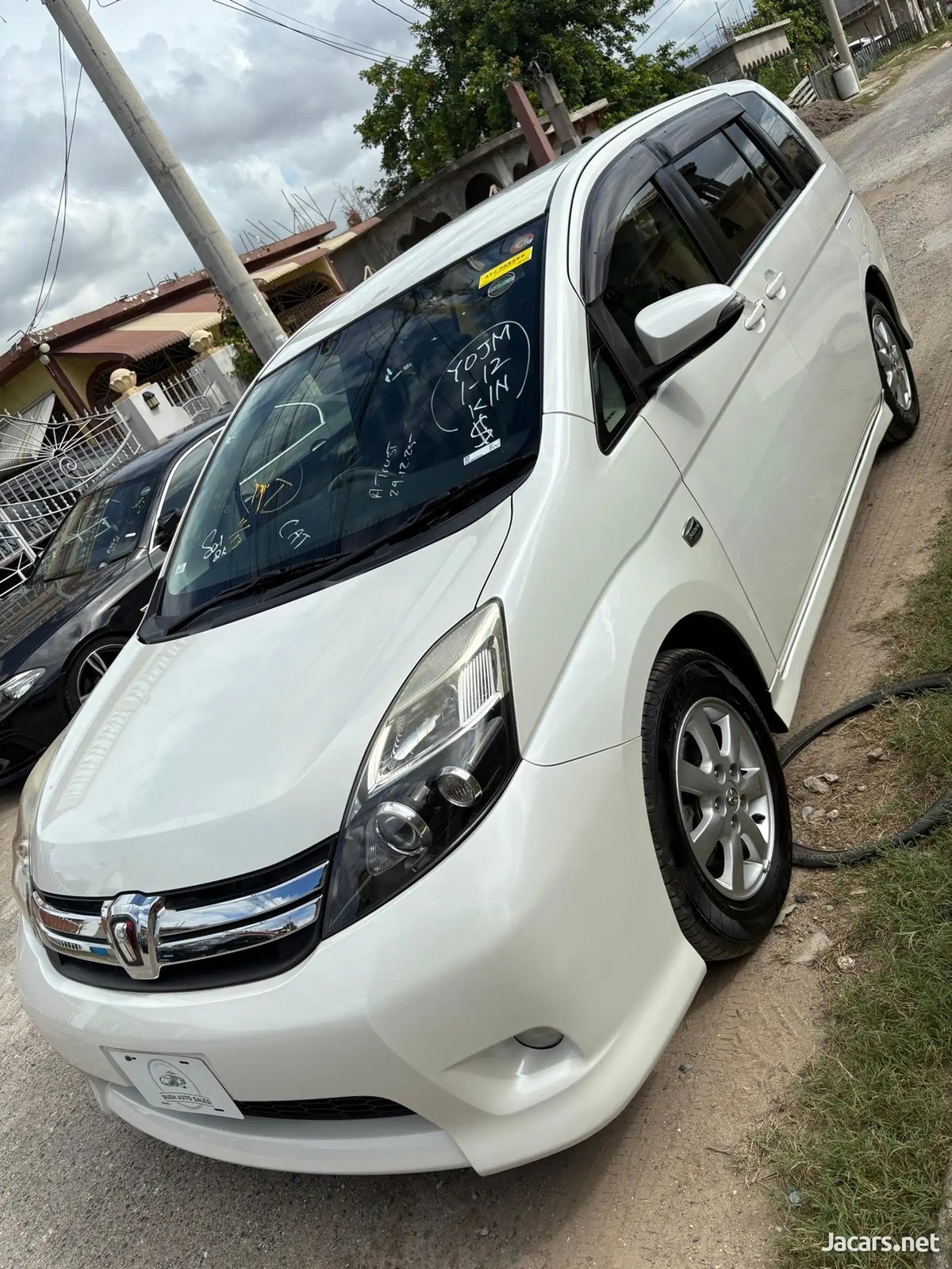 2015 TOYOTA Isis