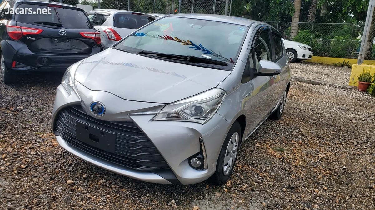 2018 TOYOTA Vitz