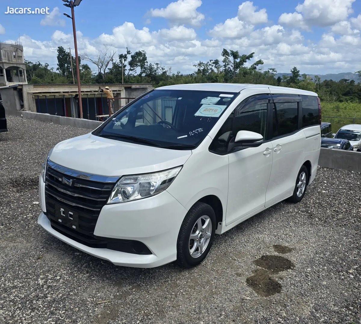2016 TOYOTA Noah