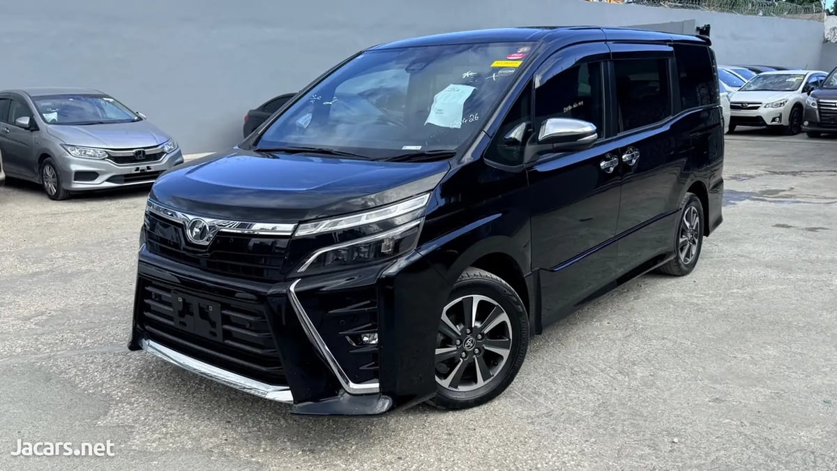 2020 TOYOTA Voxy