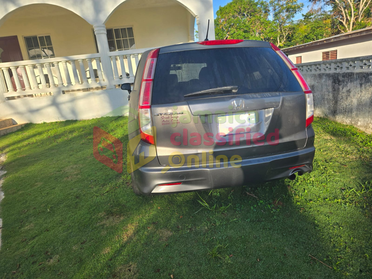 2011 HONDA Stream