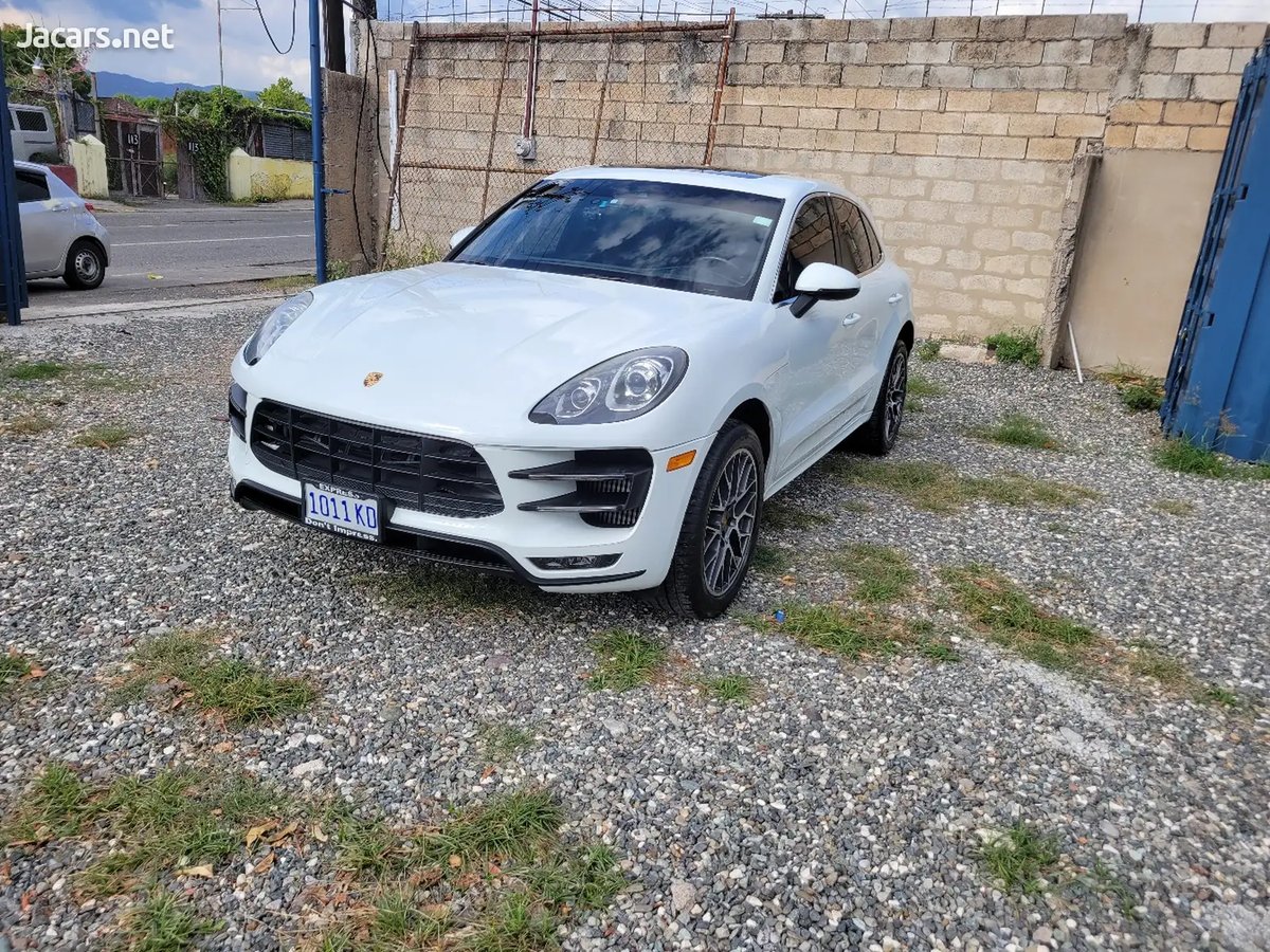 2016 PORSCHE Macan