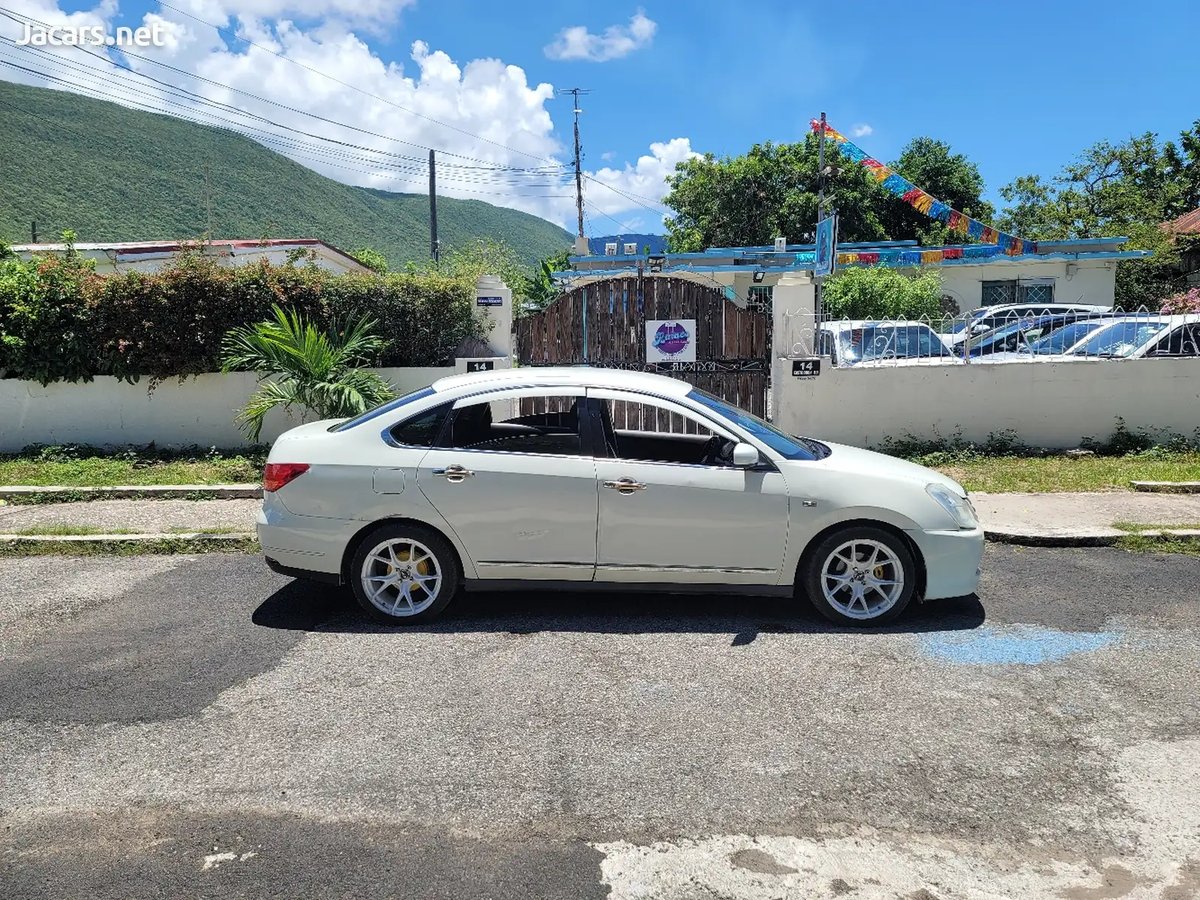NISSAN Bluebird