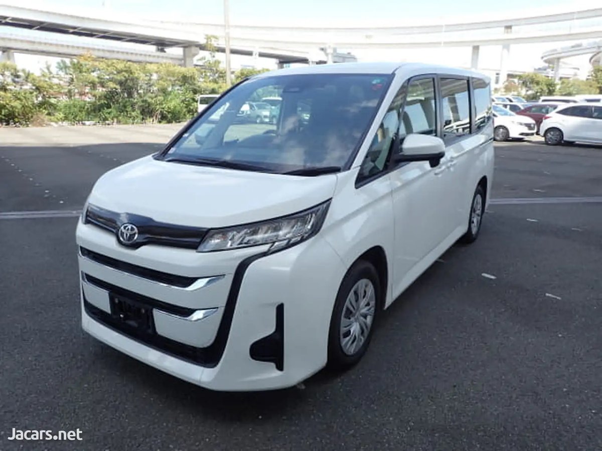 2022 TOYOTA Noah