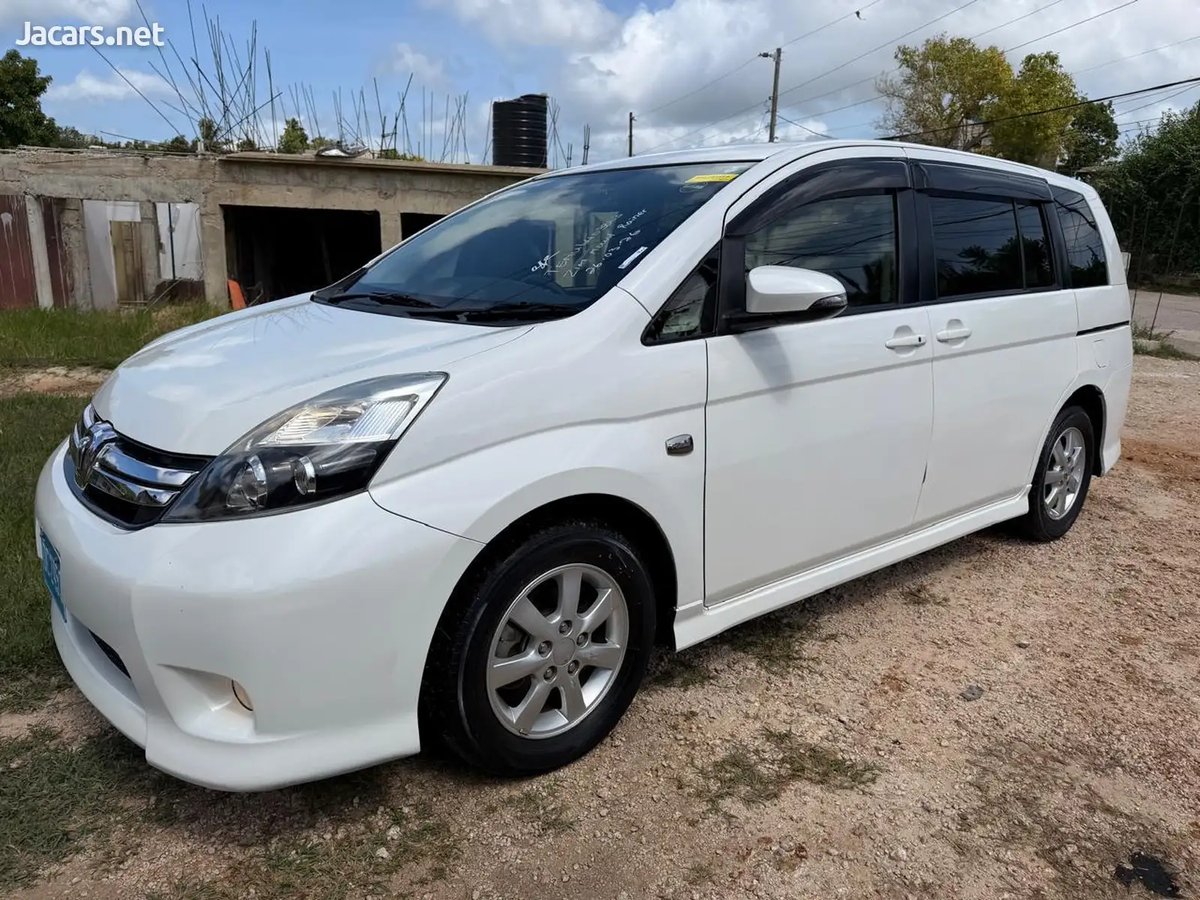 2015 TOYOTA Isis