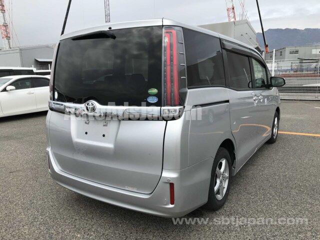 2018 TOYOTA NOAH