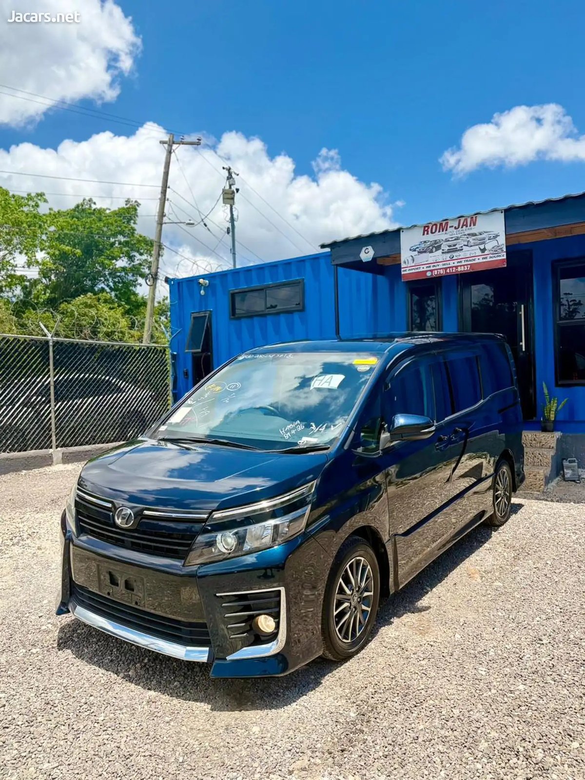 2014 TOYOTA Voxy