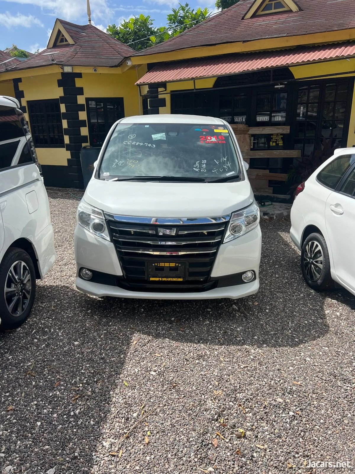 2016 TOYOTA Noah