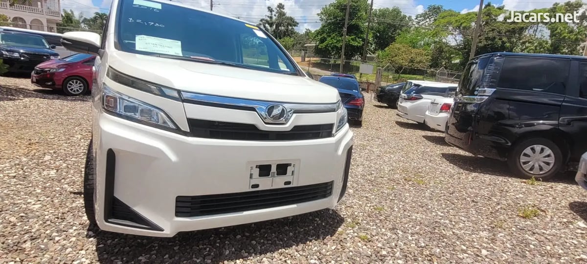 2017 TOYOTA Voxy