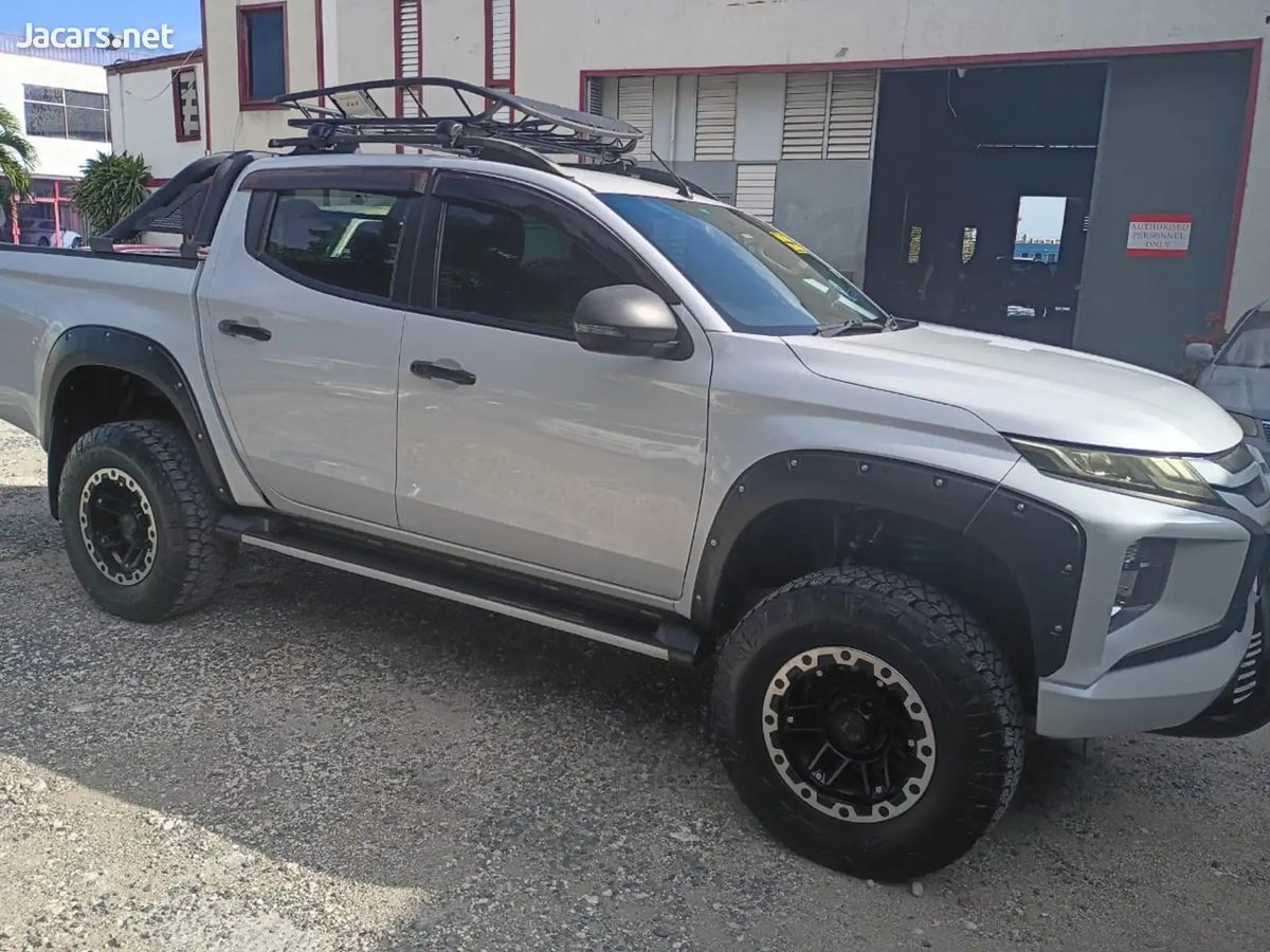 2022 MITSUBISHI L200