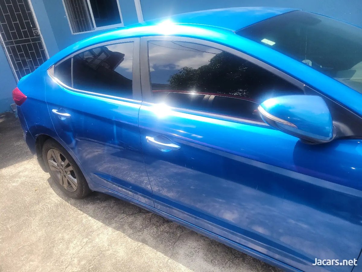 2017 HYUNDAI Elantra