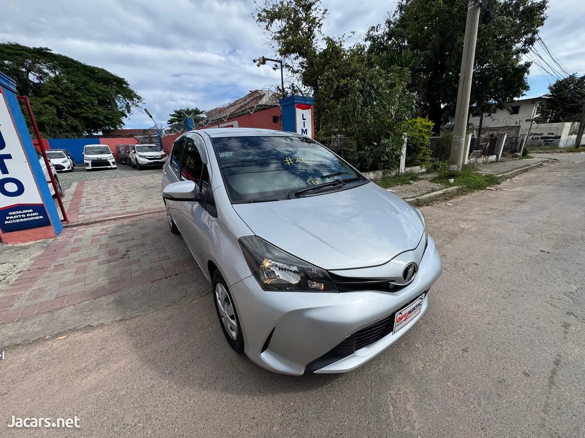 2017 TOYOTA Vitz