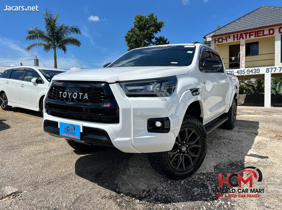 2023 TOYOTA Hilux
